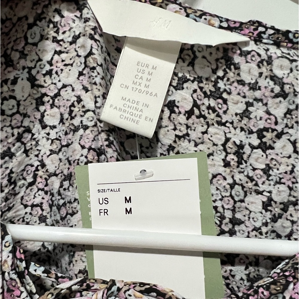 NWT ruffle collar floral blouse - Picture 5 of 8